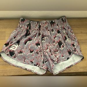 Lululemon Peloton Tracker Short 4" size 8